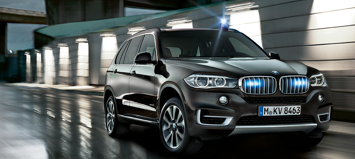 Carros deportivos con líneas exteriores dinámicas Autos de lujo en venta con tecnología Steptronic